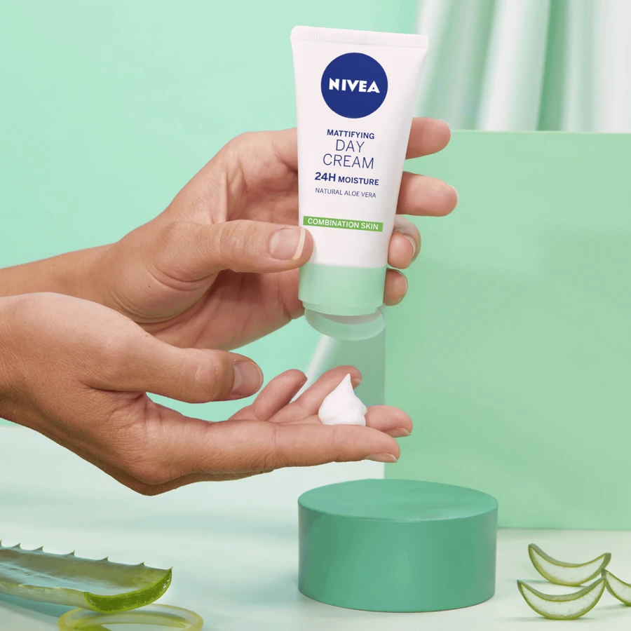 Nivea 24h Hydration, cremă de zi matifiantă, ten gras și mixt, 50 ml