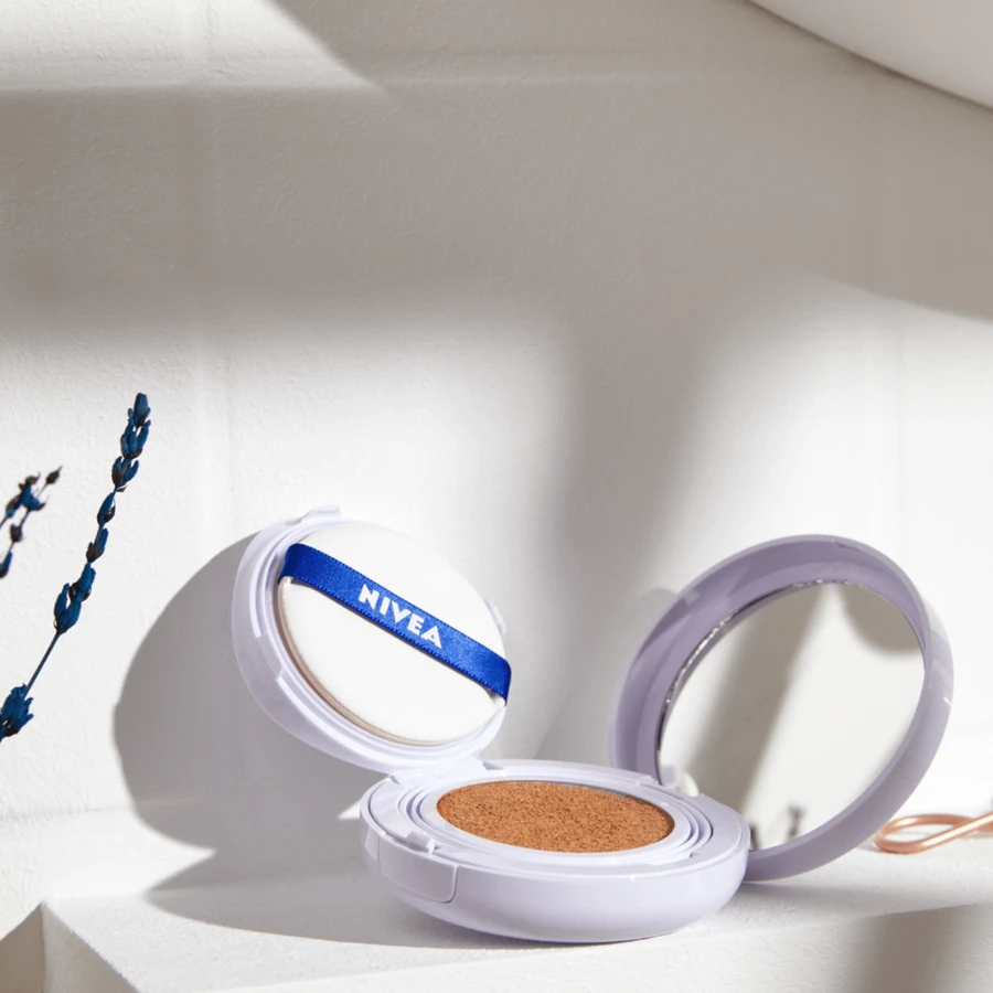 Nivea Cellular Expert Finish 3-in-1 Care Cushion, Anti-Falten-Creme-Primer in einem Kissen, 01 light, SPF 15, 15 g