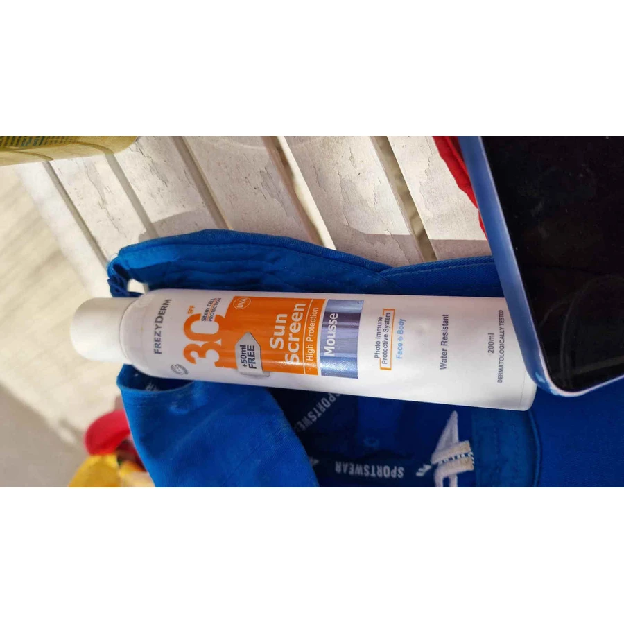Frezyderm Zonnebrandmousse Waterdichte Zonnebrandmousse voor Gezicht en Lichaam SPF30 200ml
