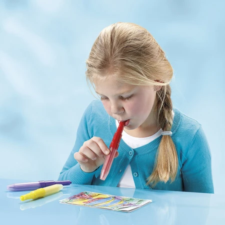 Set creativ de desenat cu sabloane si carioci spray