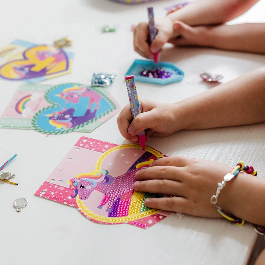 Studio creativo 2 in 1 con unicorni, pittura di diamanti e bracciali