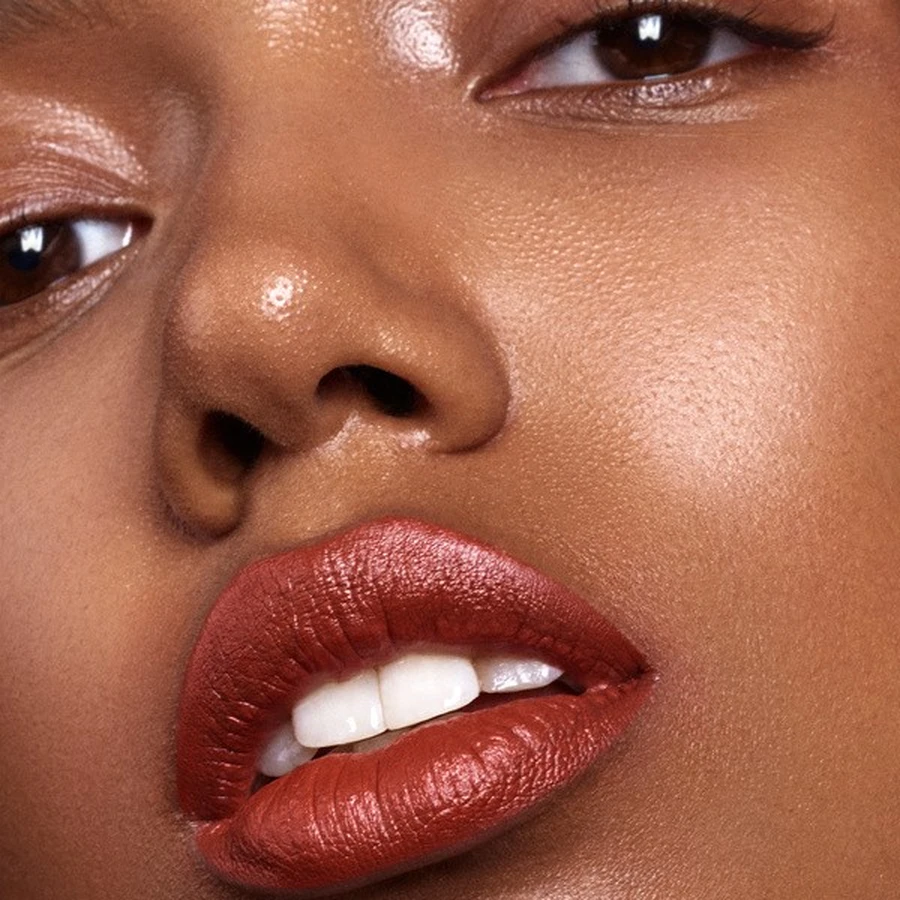 Madara Velvet Matte Cream Lipstick, barra de labios mate con acabado satinado, Magma, 3,8 g
