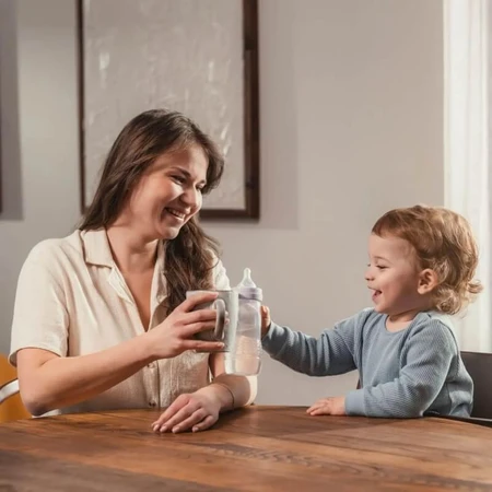 Biberón Mam Easy Active: biberón de 330 ml con tetina de silicona, color neutro