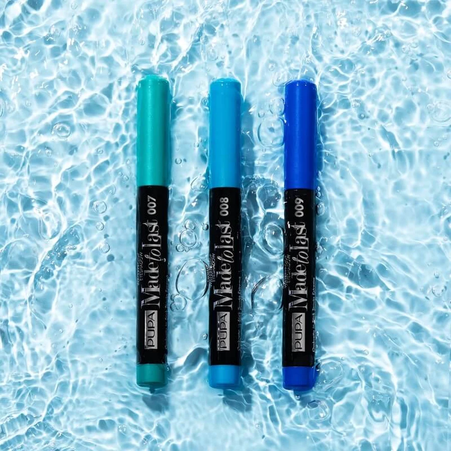 Ombre à paupières waterproof « Made to Last » de Pupa - Stick à paupières n° 008 Pool Blue