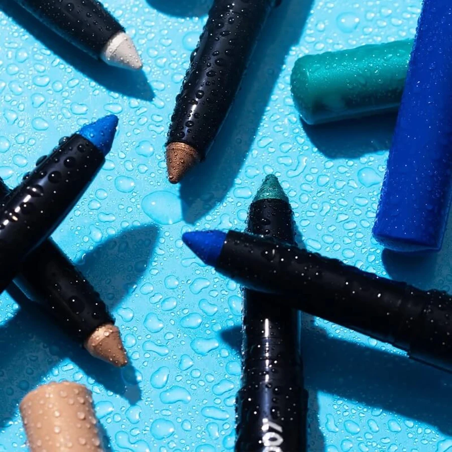 Ombre à paupières waterproof « Made to Last » de Pupa - Stick à paupières n° 008 Pool Blue