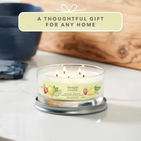 Yankee Candle Iced Berry Lemonade – lumânare în pahar cu 5 fitile, din colecția Signature, 340 g