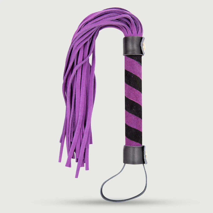 Peitsche mit Ledersträngen und Griff im Zebra-Design – Lila